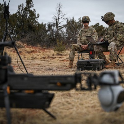 L&rsquo;armée se tourne vers des « hackathons » pour mieux connecter des dizaines d&rsquo;armes et de systèmes