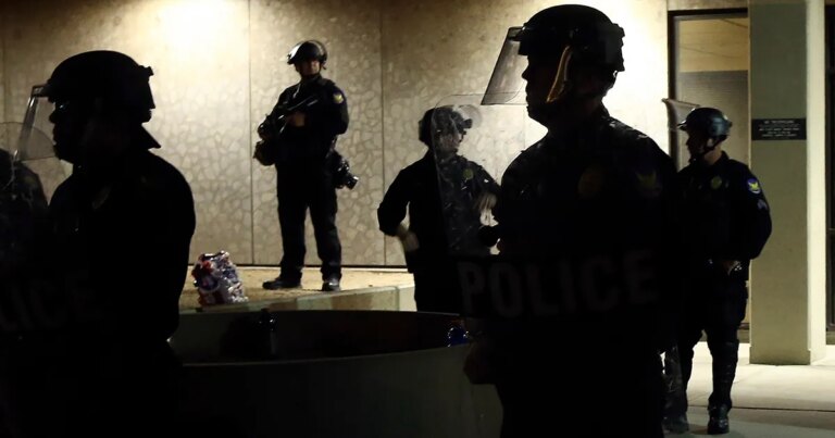 Le DOJ de Trump a déclaré que la réforme de la police était « factuellement injustifiée ». Un nouveau rapport montre le contraire.