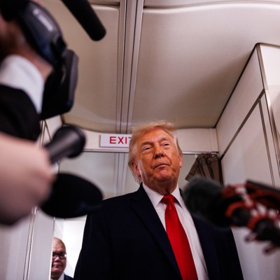 Le décret de Trump autorisant 8 000 employés fédéraux à volonté suscite un tollé rapide