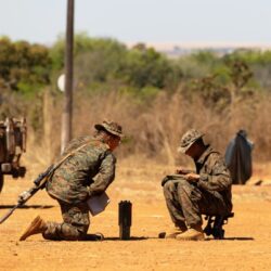 Les Marines envisagent des réseaux sans nuage pour que les outils d&rsquo;IA continuent de fonctionner lorsque le cloud tombe en panne