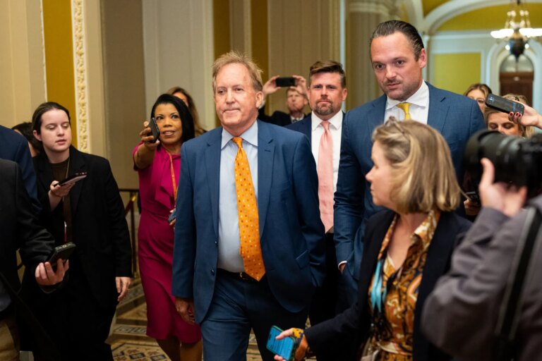 Les démocrates du Texas demandent une enquête sur Ken Paxton après que nos rapports ont révélé qu&rsquo;il aurait pu violer la loi électorale