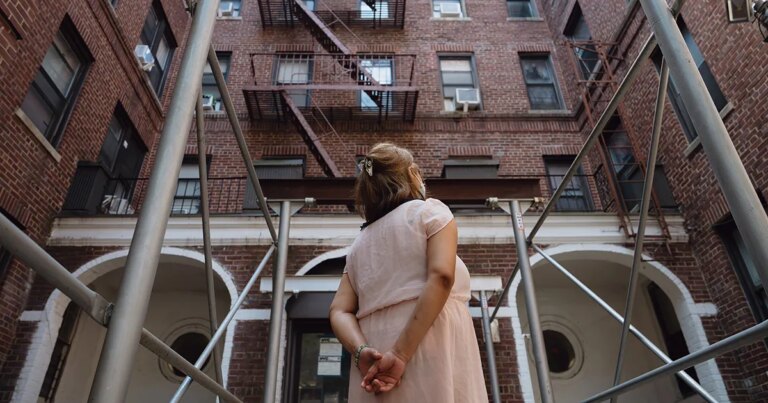 New York n&rsquo;a pas augmenté les allocations de logement pour les résidents dans le besoin depuis des décennies. C&rsquo;est inconstitutionnel, selon un procès.