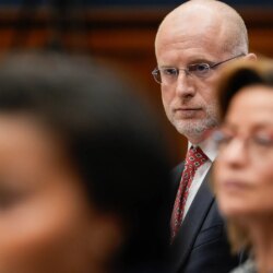 Les commissaires de la FCC font face à des plaintes éthiques pour avoir accepté des cadeaux de luxe de Paramount