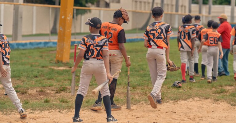 Joueurs mineurs et prêteurs d’argent prédateurs : 7 résultats de notre enquête sur le baseball dominicain