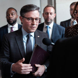 House reporte une éventuelle fermeture avec un projet de loi de dépenses provisoire