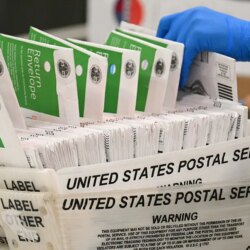 Les nouvelles règles de vote par correspondance ont été avancées malgré les inquiétudes des responsables de l&rsquo;USPS concernant la privation massive du droit de vote