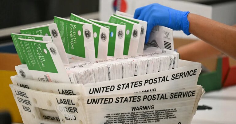 Les nouvelles règles de vote par correspondance ont été avancées malgré les inquiétudes des responsables de l&rsquo;USPS concernant la privation massive du droit de vote