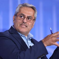 Rencontrez l&rsquo;agence qui utilise l&rsquo;IA pour filtrer les candidats à des subventions et rechercher des liens vers des adversaires potentiels.